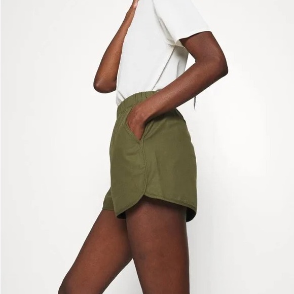 Madewell Pants - Madewell Olive Green Women's Pull on Shorts